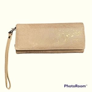 Poppie Jones Women’s Wristlet